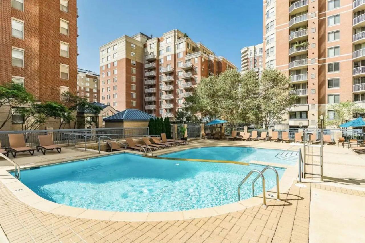 Elegant And Charming Condo At Ballston With Pool Arlington Exterior foto
