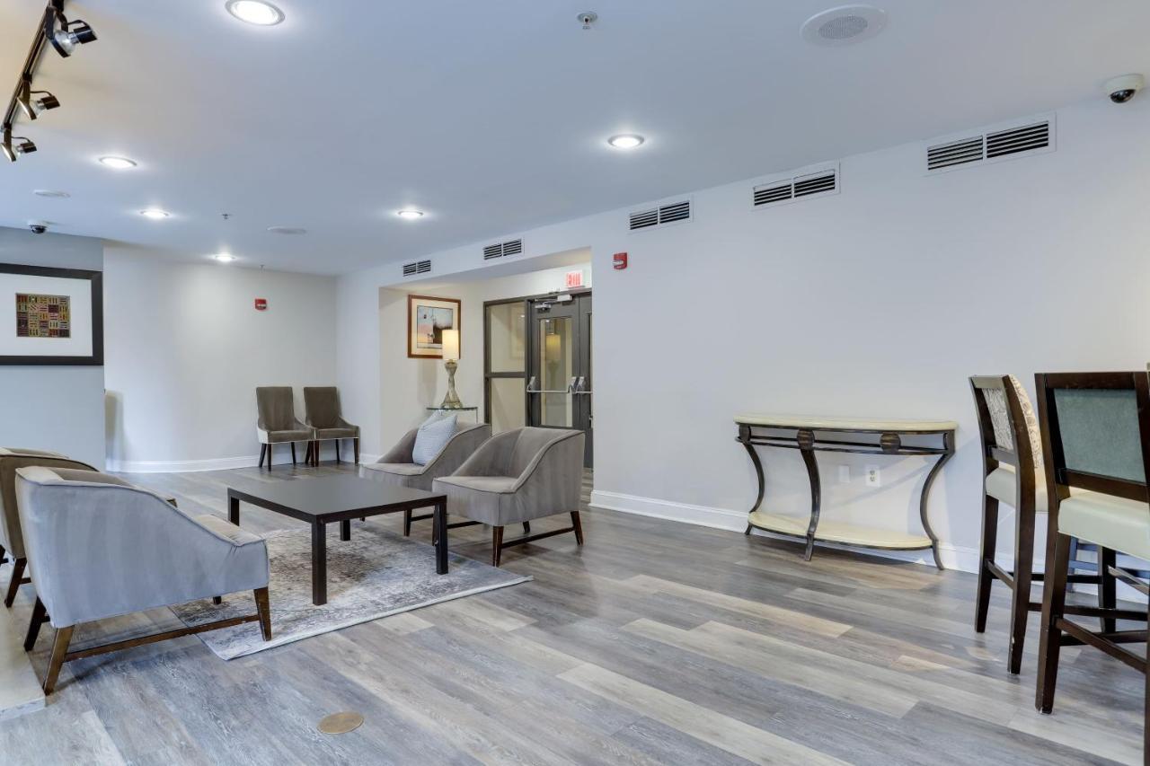 Elegant And Charming Condo At Ballston With Pool Arlington Exterior foto